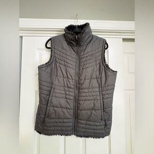 The North Face Women's Quilted Vest Reversible Black fuzzy EUC!!